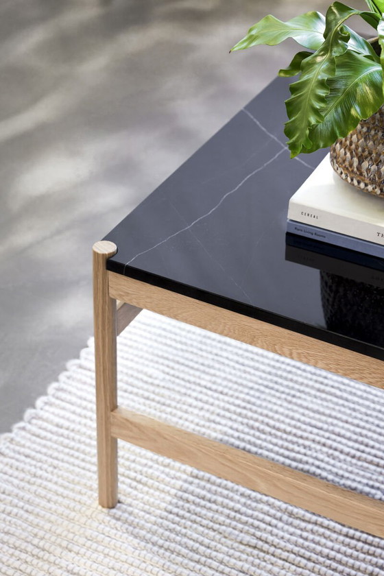 Image 1 of Mesa de centro Hübsch - Diseño escandinavo, mármol negro con madera de roble