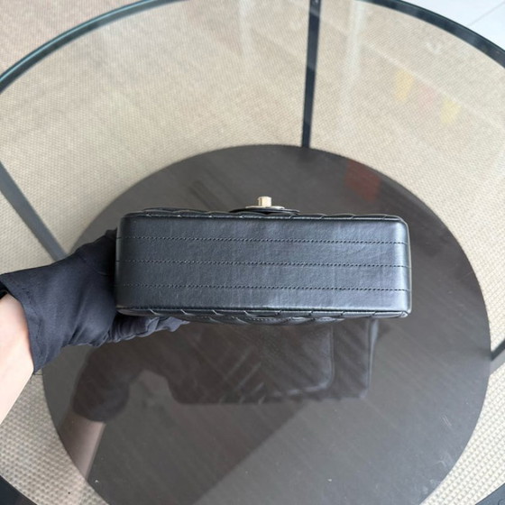 Image 1 of Chanel Classic Flap Mini - Chevron Lamsleer Zwart Goudkleurige Hardware Serie 26