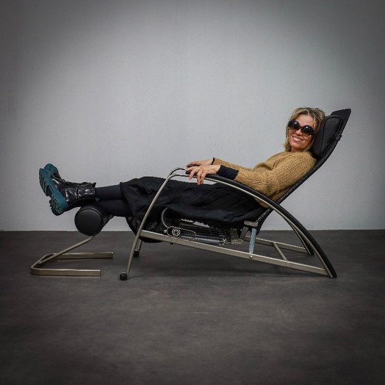 Image 1 of Loungefauteuil met voetenbank van Tecta, jaren 90