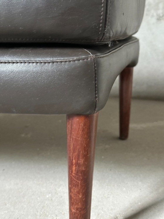 Image 1 of pouf in pelle palissandro