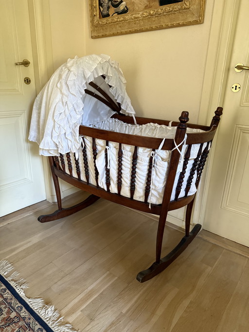 Culla antica in mogano per bambini