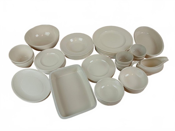 Image 1 of Magnifique service de table Wedgwood Windsor de 51 pièces