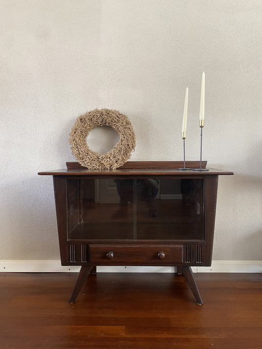 Vitrine Vintage Mid Century en bois foncé avec portes coulissantes
