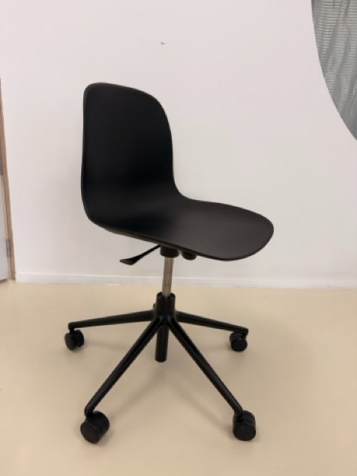 sedia girevole di NORMANN COPENHAGEN