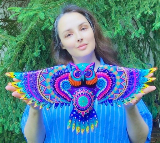 Una statuina di gufo da favola. Realizzata a mano dall'artista.