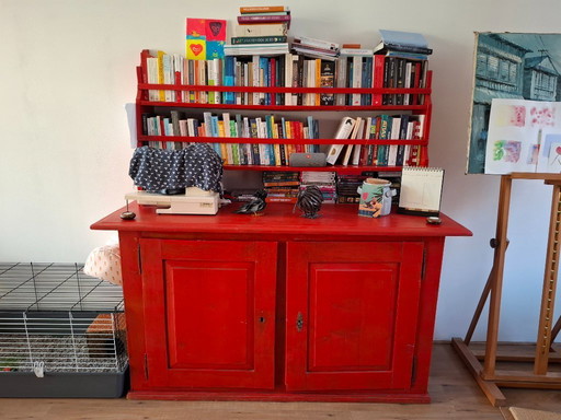 Buffet avec porte-assiettes