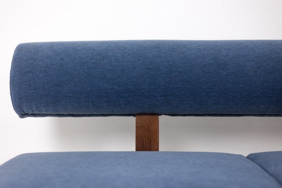 Image 1 of Banquette 3 places en frêne clair et velours de mohair bleu. Contemporain