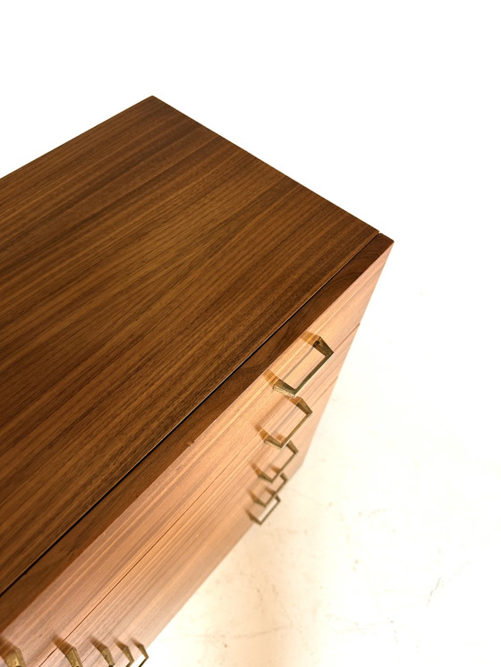 Image 1 of Commode vintage en noyer des années 60