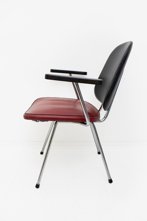 Vintage metalen stoel met zwart rode skai leren bekleding 