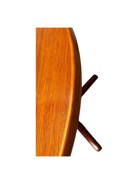 Image 1 of Extendable table