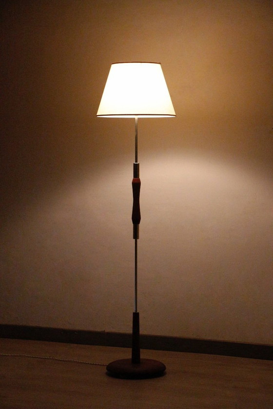 Image 1 of Vintage vloerlamp in Scandinavische stijl uit de jaren 60 | Bakeliet
