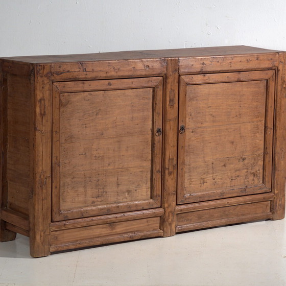 Tall Chinese sideboard in carved pine with geometric panels – Gansu, circa 1930 – Sideboard cabinet (photo 4 of 40)