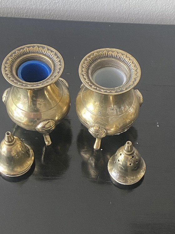 Image 1 of Duo of vintage salt and pepper shakers in silver-plated brass, early 20th century. English provenance