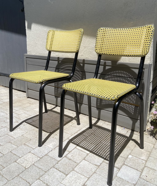 Een paar Art Prog-stoelen – Geel geweven plastic en zwart staal – Frankrijk, jaren 1950