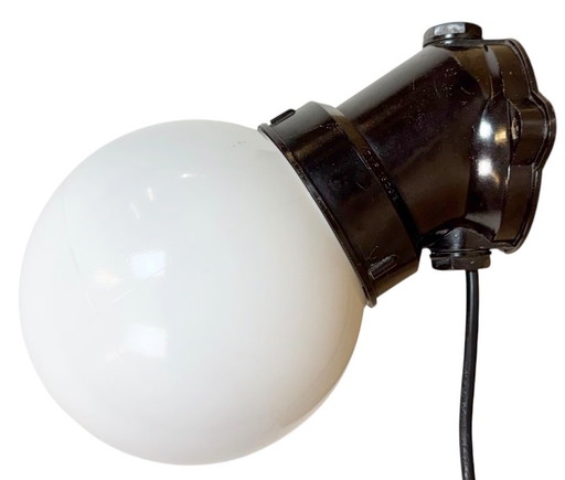 Applique vintage in bachelite marrone con vetro opalino, anni '70