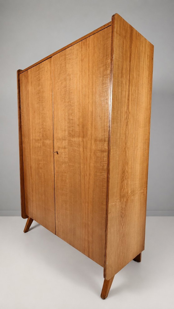 Image 1 of Vintage kledingkast in essenhout van Tatra Nabytok, jaren 70.