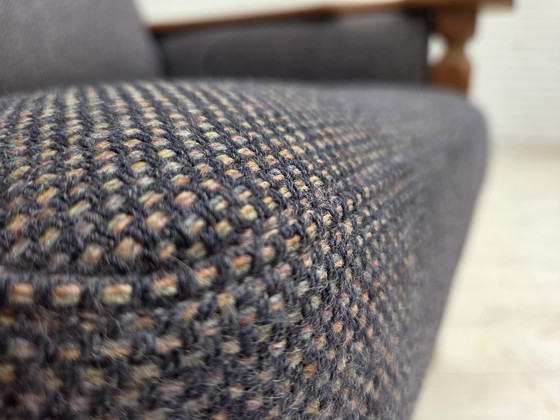 Image 1 of 1970er Hochlehner dänischer Sessel mit Fußhocker, Möbel Wollstoff, Eichenholz massiv