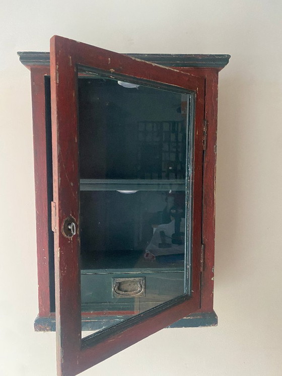 Image 1 of Wandschrank mit Glasfront im Stil eines Kuriositätenkabinetts