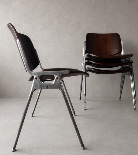 Image 1 of 4 vintage Castelli stoelen, bruin hout, prachtig patina