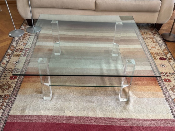 Image 1 of Table basse élégante en verre avec pieds en plexiglas