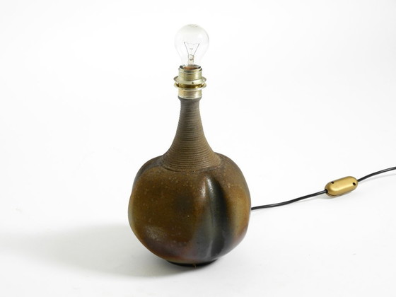 Image 1 of Bellissima lampada da tavolo in ceramica degli anni '60 con paralume in tessuto originale