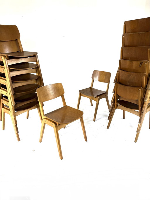 Lotto di 19 sedie impilabili vintage in compensato degli anni '60