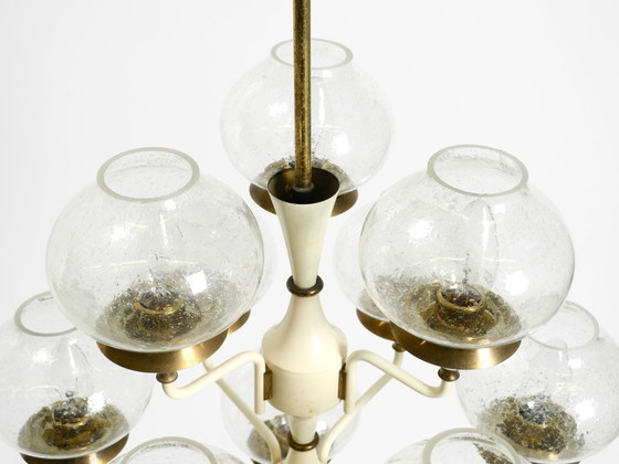 Image 1 of Bellissima lampada da soffitto a forma di tulipano in ottone e vetro, degli anni '60, disegnata da Hans Agne Jakobsson.