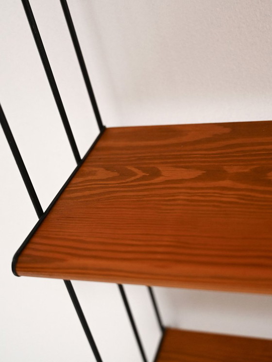 Image 1 of Scaffale scandinavo "Hylla" vintage del 1960 in rovere e metallo