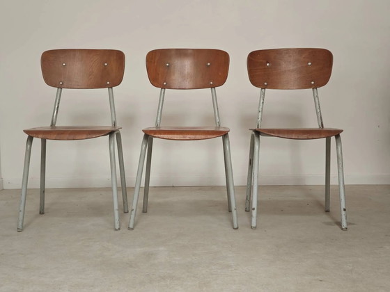 Set of 3 Czech school chairs in metal and wood. – Dining chairs, Industrieel (photo 10 of 11)