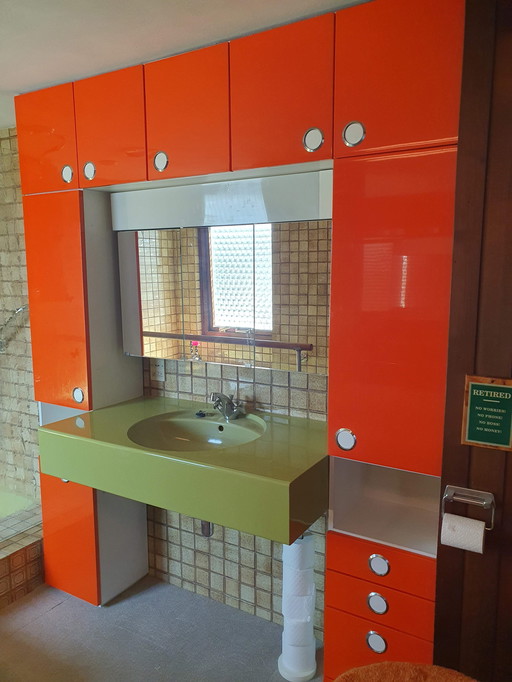 Meuble de salle de bains avec entourage de lavabo, armoire et étagère séparées, années 1970