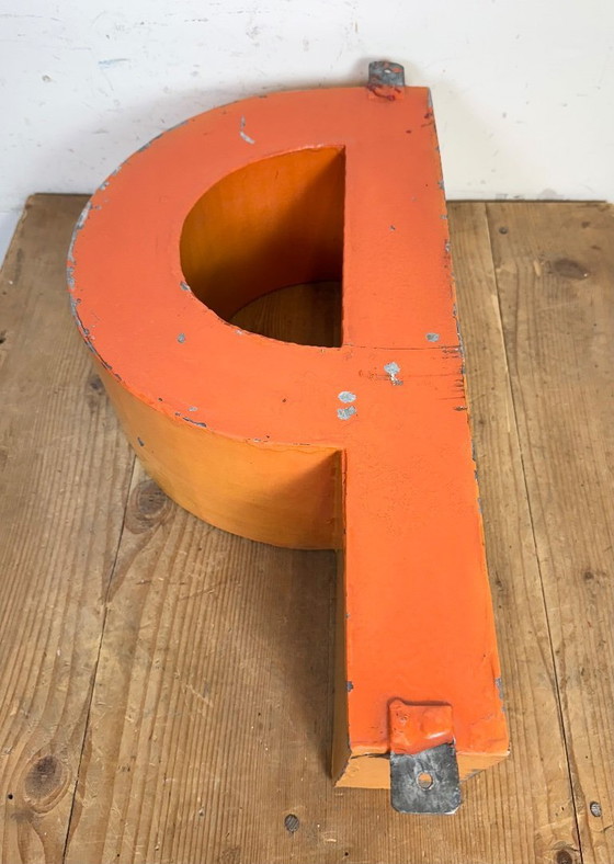 Image 1 of Grande lettera P in ferro giallo vintage per facciata, anni '60