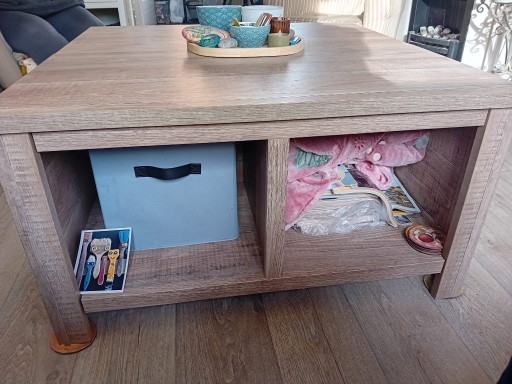 Couchtisch mit viel Stauraum