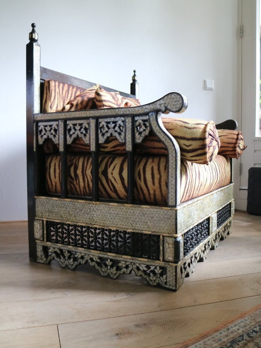 Poltrona moresca vintage (Marocco) - Realizzata a mano negli anni '80