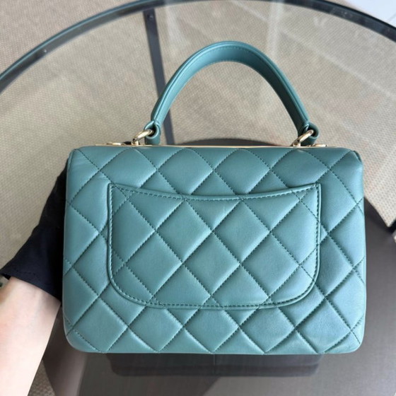 Image 1 of Chanel Trendy CC Small - Gewatteerd lamsleer, groen, goudkleurige hardware, serie 26