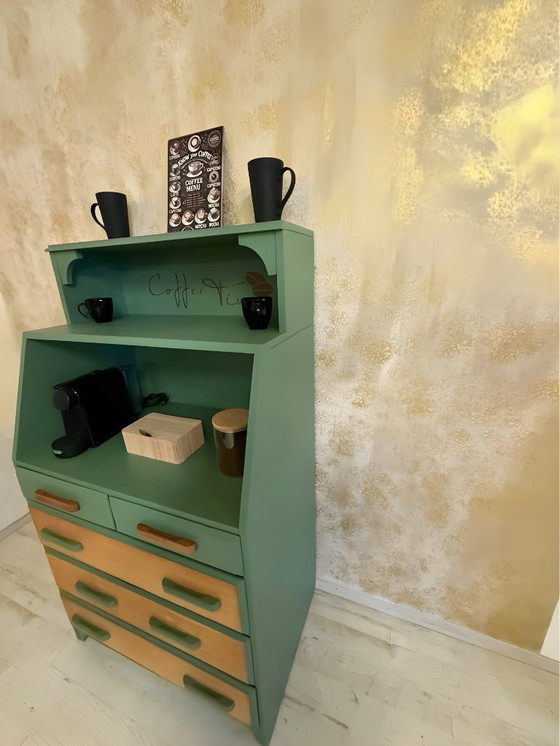 Image 1 of „CAFÉ AU LAIT“ – Charmante Upcycling-Kaffeestation in Salbeigrün