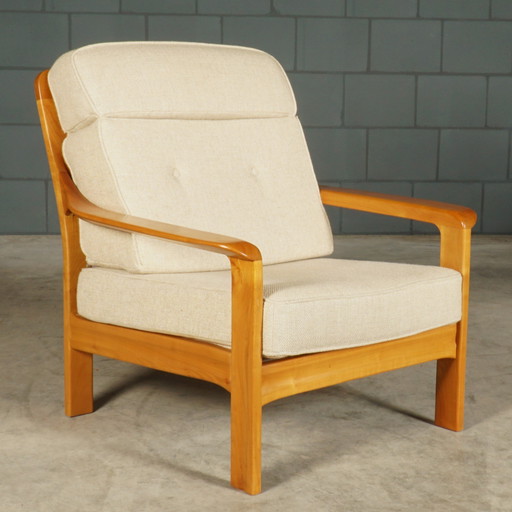 Deze Prachtige Deense Notenhouten Fauteuil Uit De Jaren 60