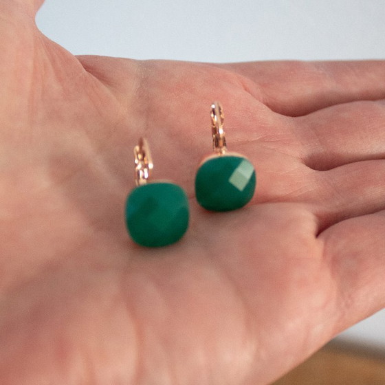 Vintage Vierkante Oorbellen Met Gefacetteerde Groene Onyx In Een Roségouden Metalen Zetting (photo 8 of 8)