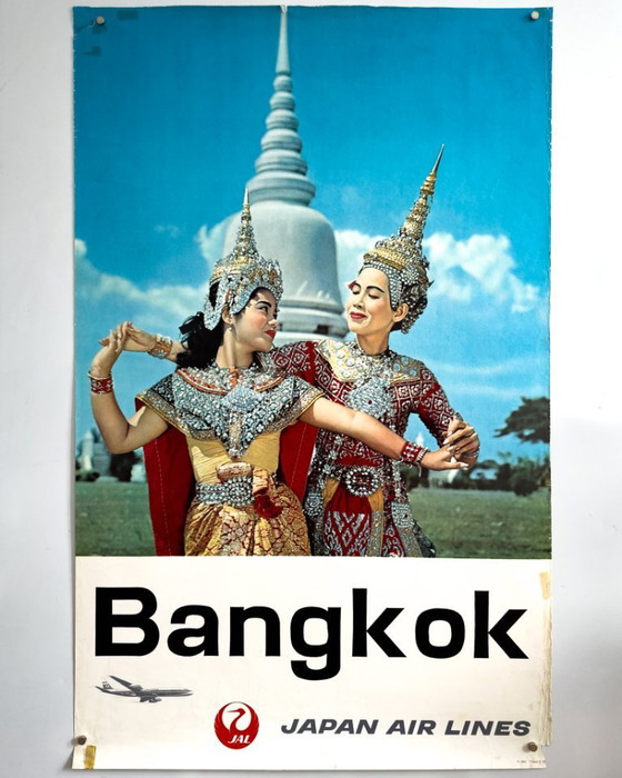 Image 1 of ✈️ Japan Airlines Bangkok – Danseuses du temple – vers 1960 – Affiche originale | 100,5 × 62,5 cm | Japon