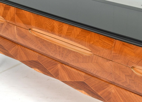 Image 1 of Credenza italiana attribuita a Vittorio Dassi in noce, vetro e ottone - anni '50