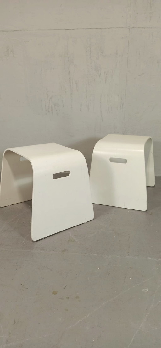 2 x tabourets ou tables d'appoint en bois courbé