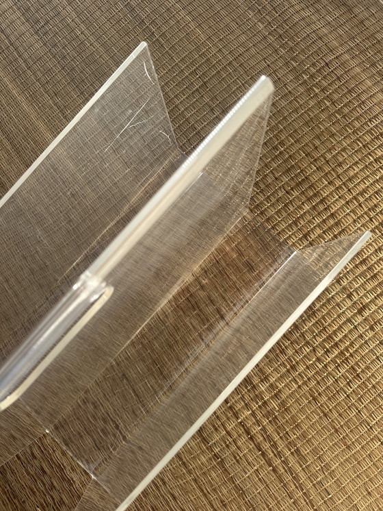 Image 1 of Vintage plexiglas acryl krantenbak lectuurrek tijdschriften houder Spage age transparant retro