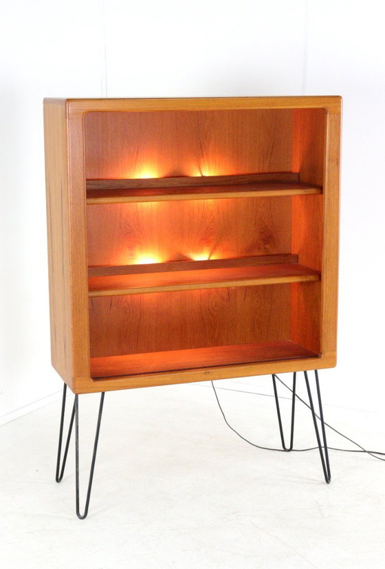 Image 1 of Dyrlund vitrinekast vintage Deens design