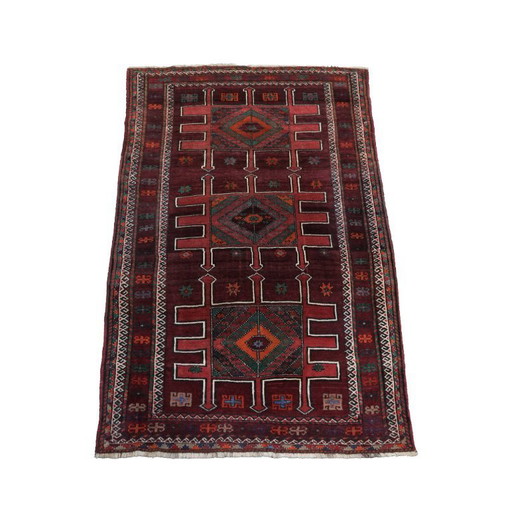 Mooi handgeknoopt vloerkleed van 308x210cm is oosterse stijl met mooie voornamelijk rode kleuren