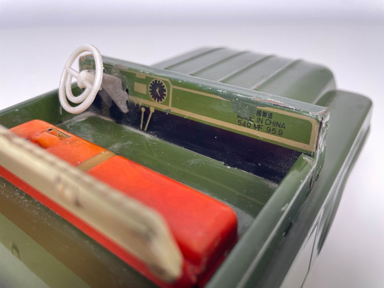 Image 1 of Coppia di Jeep giocattolo d'epoca, una macchina aperta degli anni '60 e una Jeep militare in metallo degli anni '40