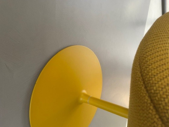 Image 1 of Artifort Tulip Midi F549 draaivoet (als nieuw)