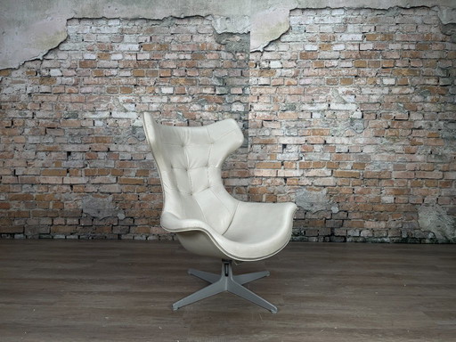 Poltrona Frau Regina Swivel Chair