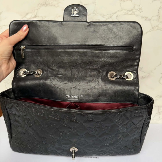 Chanel jumbo pelle di vitello goffrata simboli portafortuna – Borse a spalla (photo 10 of 12)