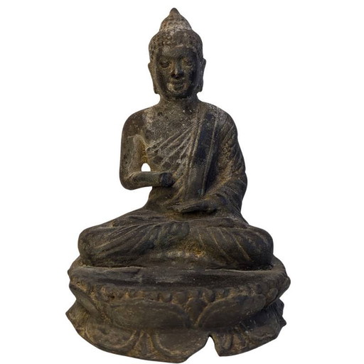 LOTE 122 – Buda tibetano de bronce, figura ritual fragmentaria con signos de uso