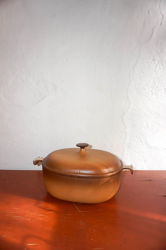 Image 1 of vintage le creuset brown enameled dust oven * cast iron cocotte * size 29 * le mama * enzo mari * french kitchenware * mid-centu