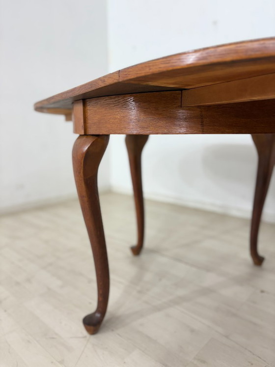 Image 1 of Classic Chippendale dining table – Round extendable table made of solid wood with timeless elegance